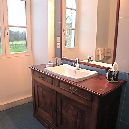 فندق Le Manoir De La Jahotiere أبّاريتْسْ